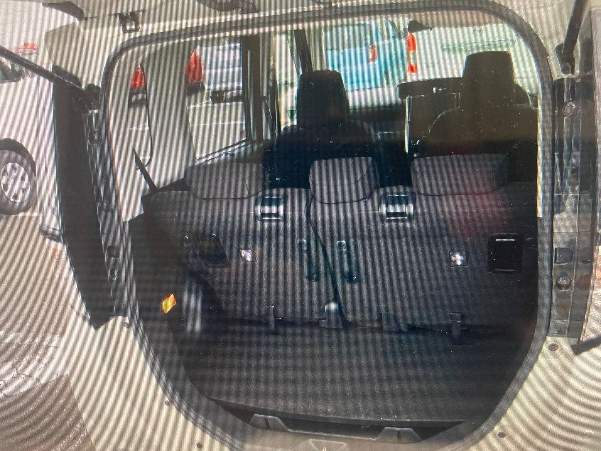 
								Toyota Roomy G full									