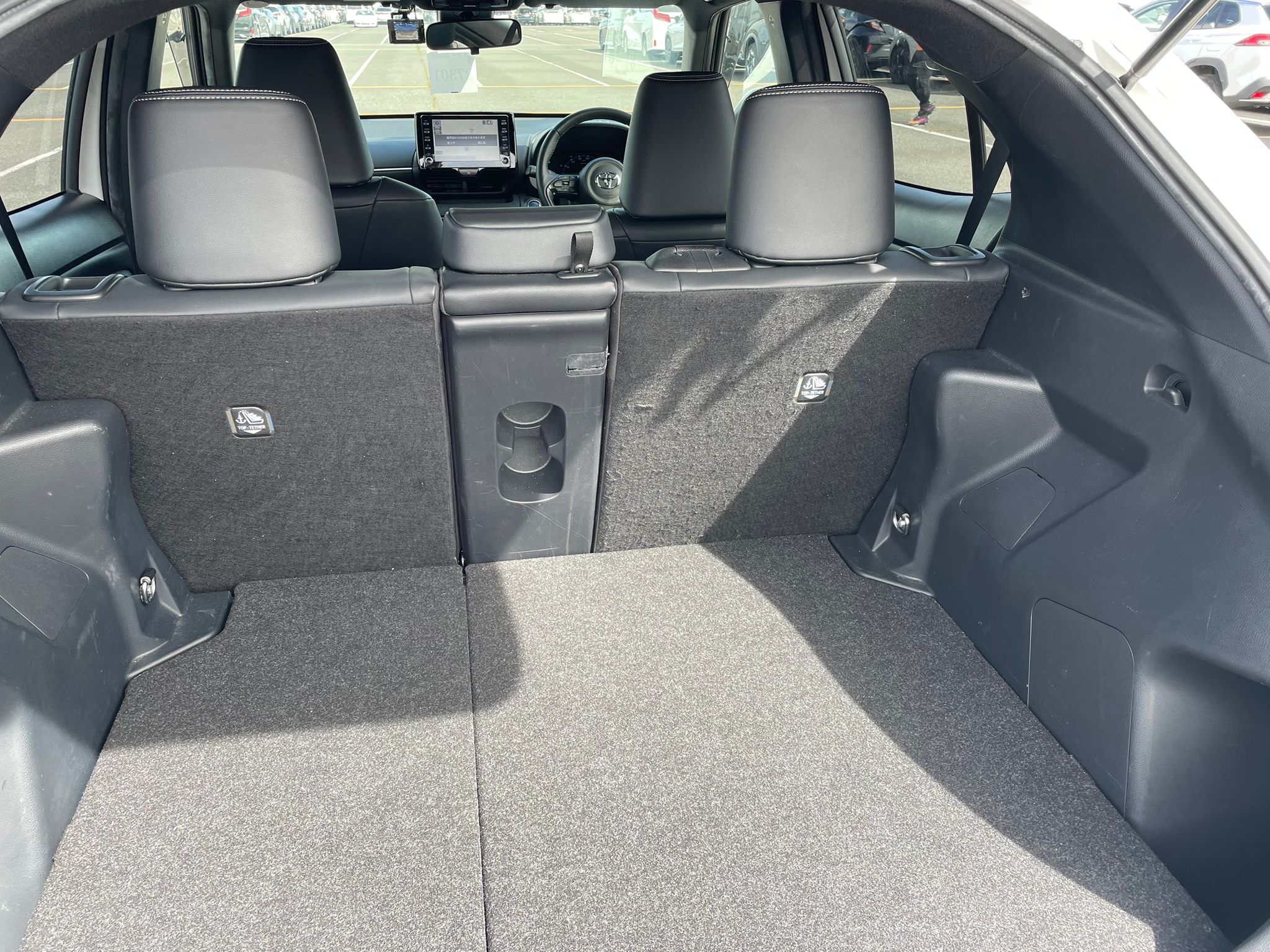 
								Toyota Yaris Cross full									